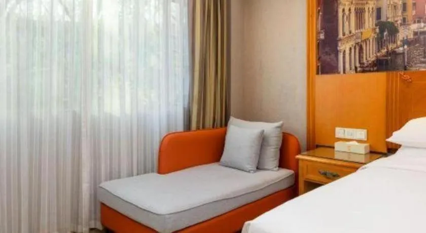 Bed in Vienna Hotel Guangzhou Luochongwei Bus Station Branch