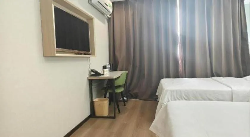 Bed in Vatica Tianjin Jinghai Bus Station Home World Plaza Hotel