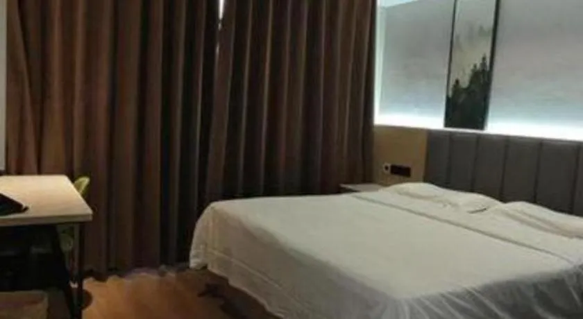 Bed in Vatica Tianjin Jinghai Bus Station Home World Plaza Hotel