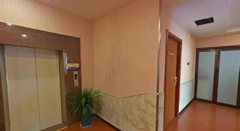 GreenTree Alliance Jiangsu Yangzhou Hanjiang Middle Road Libao Square Hotel