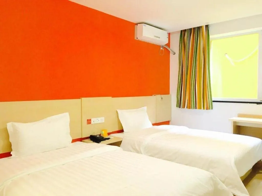 Bed in 7 Days Inn Tianjin Ancient Cultural Street Jinshiqiao Metro Station