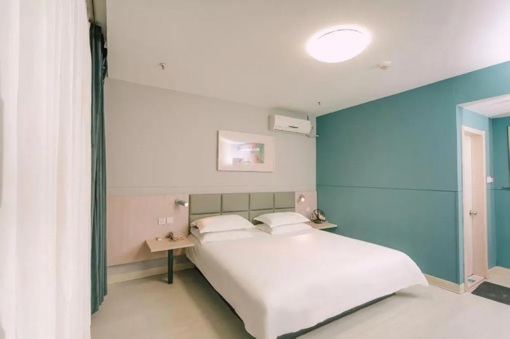 Bed in Jinjiang Inn Baotou Salaqi Railway Station