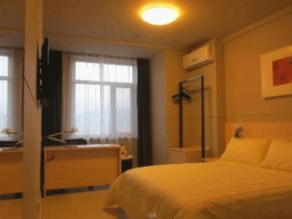 Bed in Jinjiang Inn Baotou Salaqi Railway Station