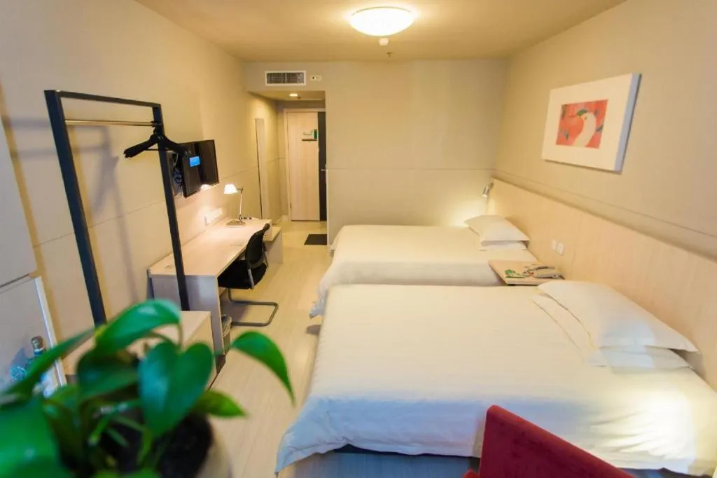 Bed in Jinjiang Inn Hohhot Dazhao Hospital Metro Station
