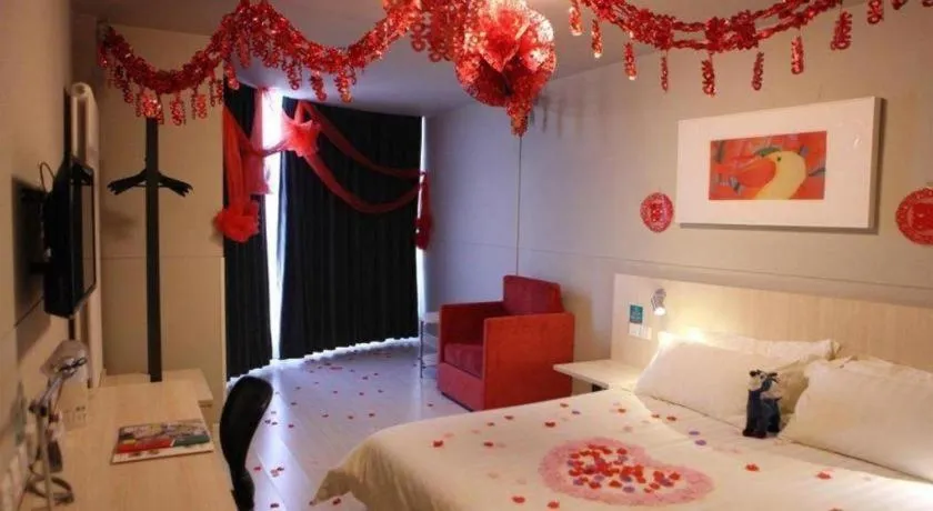 Bed in Jinjiang Inn Hohhot Dazhao Hospital Metro Station