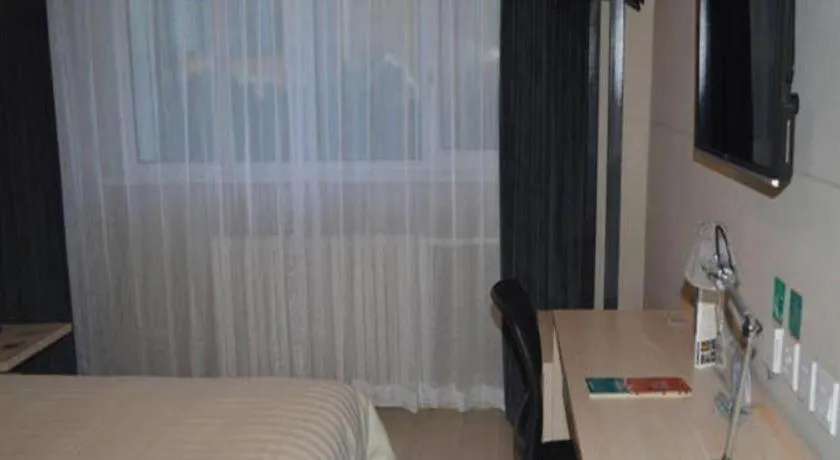 Bed in Jinjiang Inn Hohhot Dazhao Hospital Metro Station