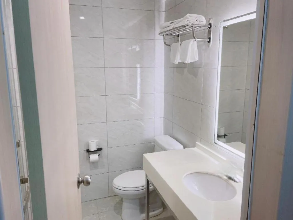 Magnotel Business Xuzhou Feng County Bus Station