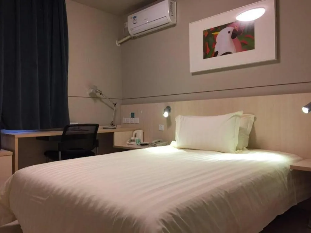 Bed in Jinjiang Inn Hotel Tianjin Xinkai Road Branch