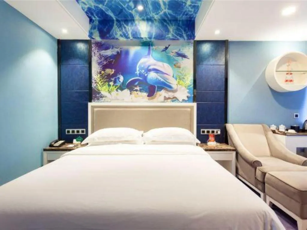 Bed in Guangzhou Rongjin hotel