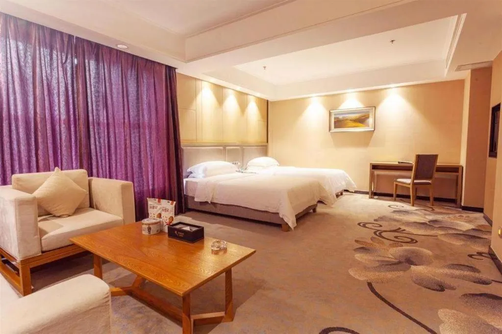 Bed in Guangzhou Rongjin hotel