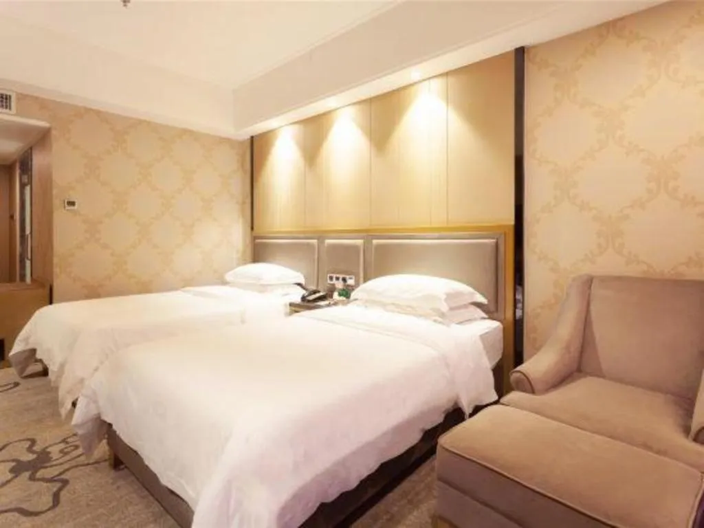 Bed in Guangzhou Rongjin hotel