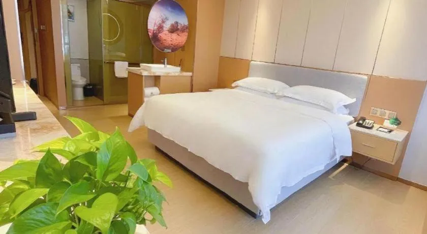 Bed in Guangzhou Rongjin hotel