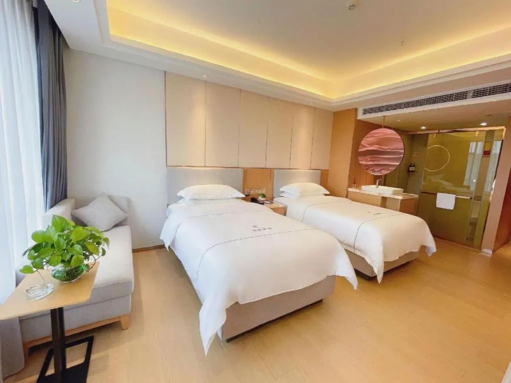 Bed in Guangzhou Rongjin hotel