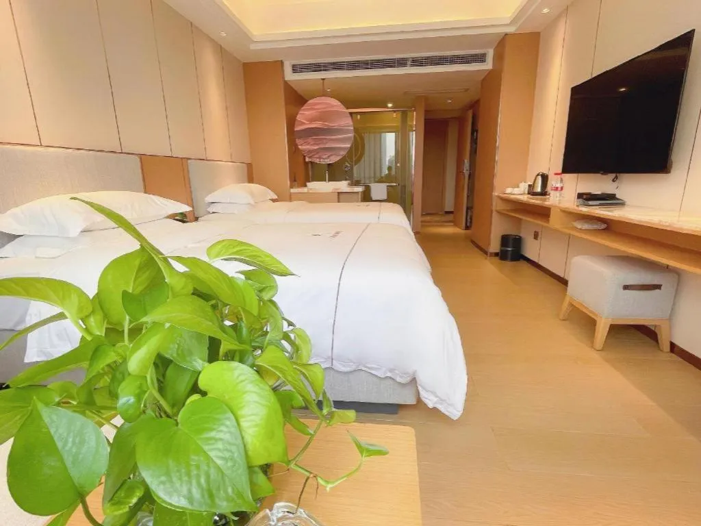 Bed in Guangzhou Rongjin hotel