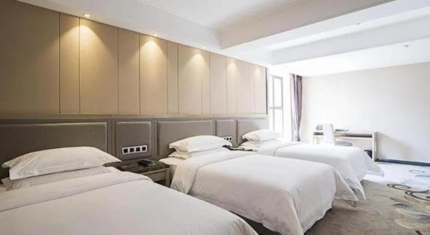 Bed in Guangzhou Rongjin hotel