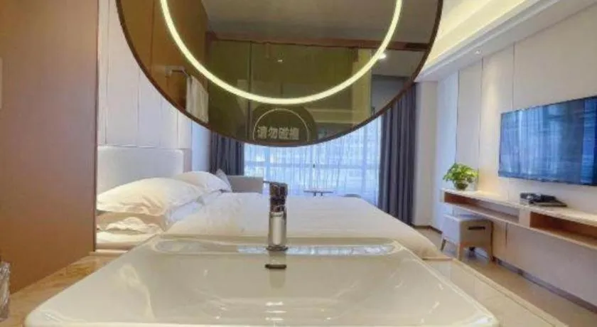 Bed in Guangzhou Rongjin hotel