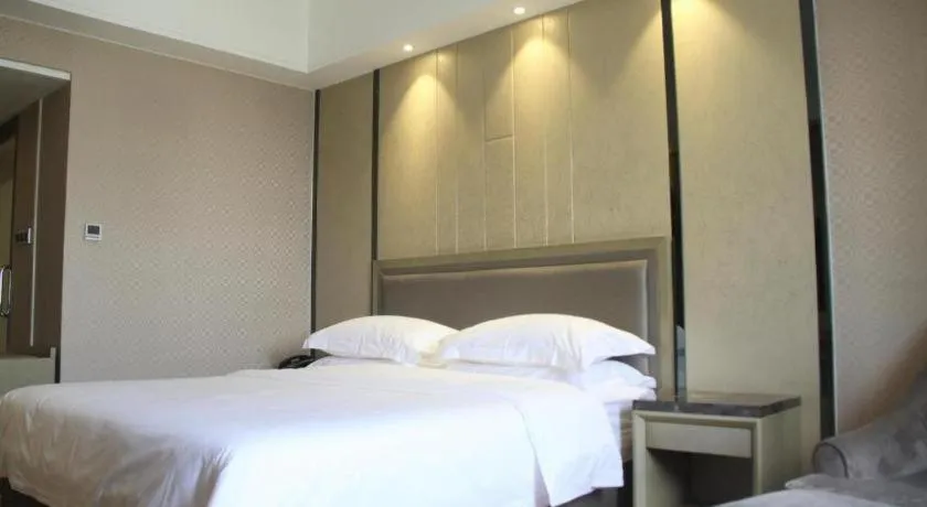 Bed in Guangzhou Rongjin hotel
