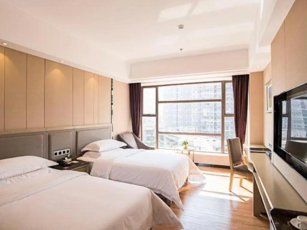 Bed in Guangzhou Rongjin hotel