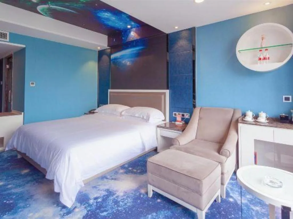 Bed in Guangzhou Rongjin hotel