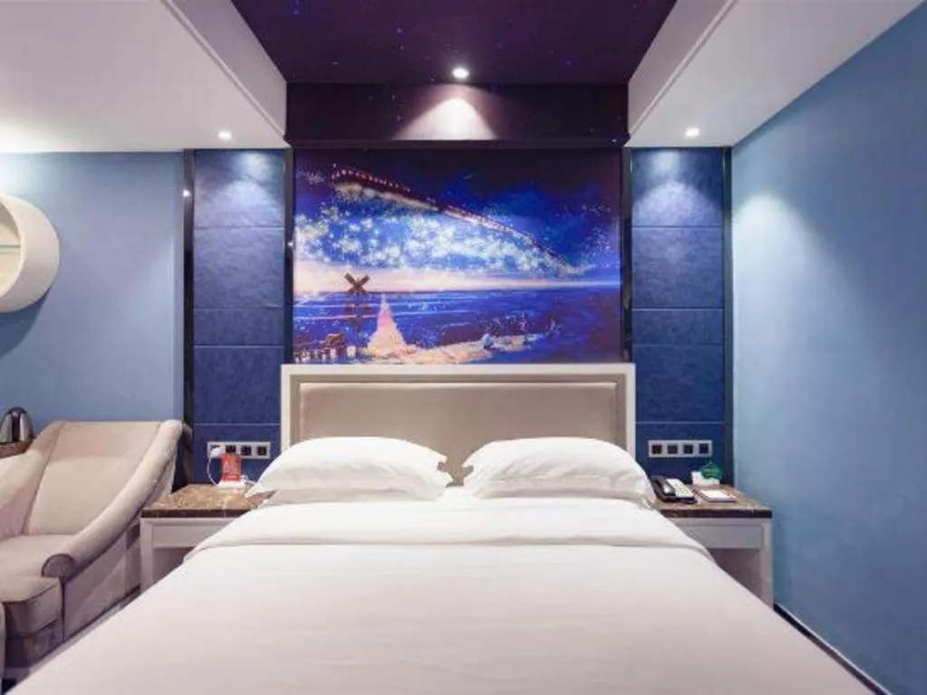 Bed in Guangzhou Rongjin hotel