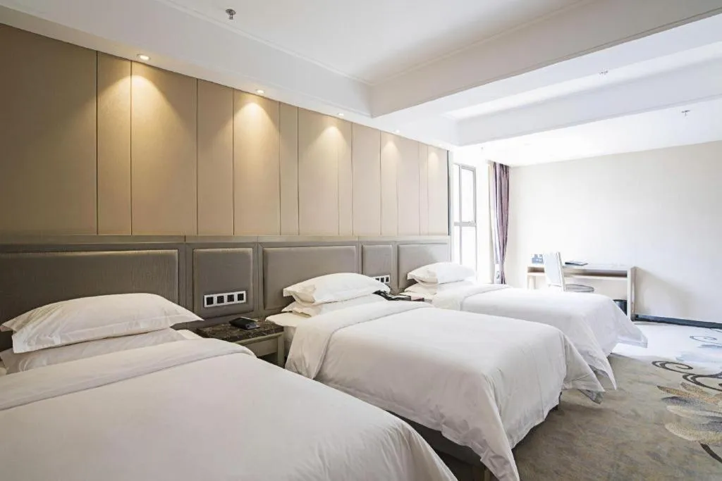 Bed in Guangzhou Rongjin hotel