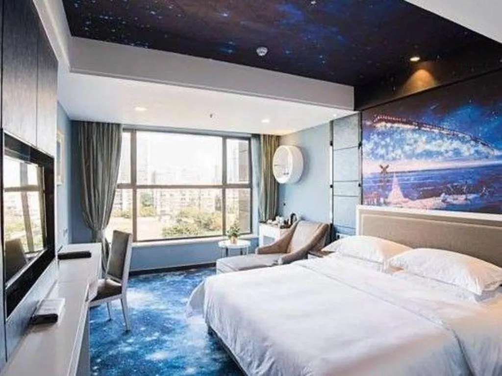 Bed in Guangzhou Rongjin hotel