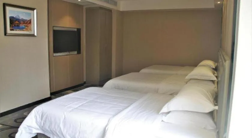 Bed in Guangzhou Rongjin hotel