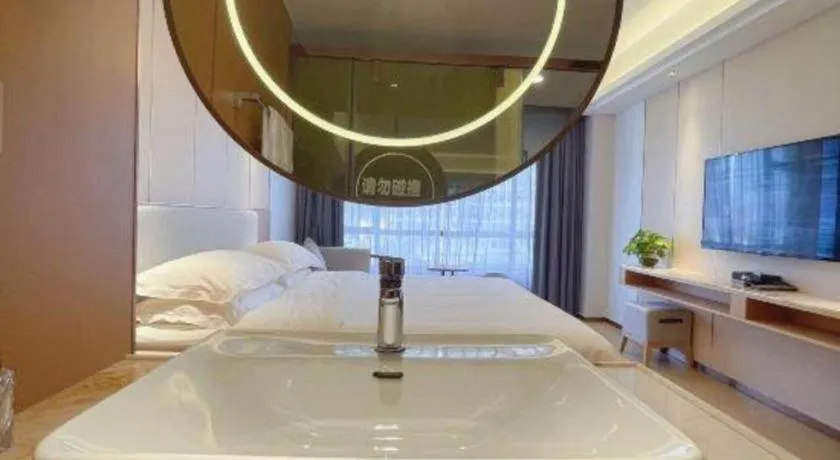 Bed in Guangzhou Rongjin hotel