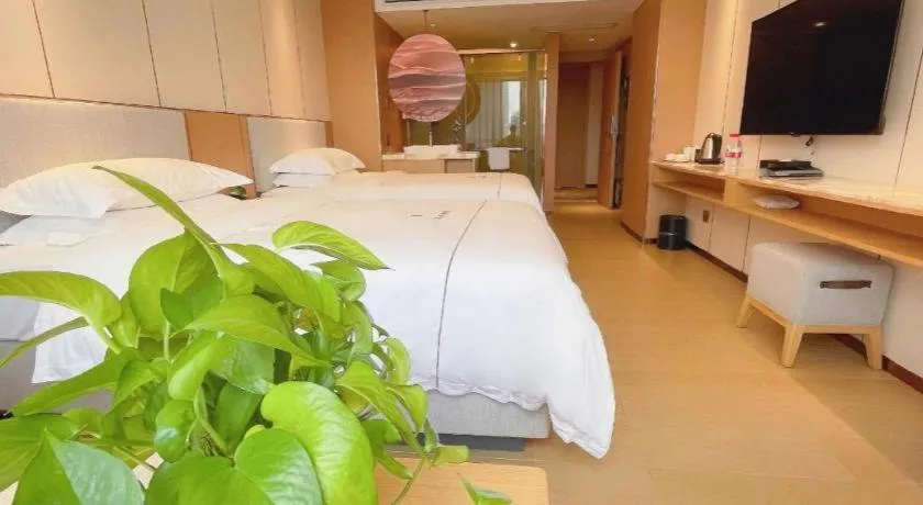 Bed in Guangzhou Rongjin hotel