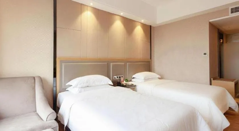 Bed in Guangzhou Rongjin hotel