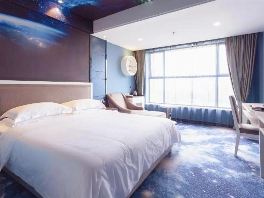 Bed in Guangzhou Rongjin hotel