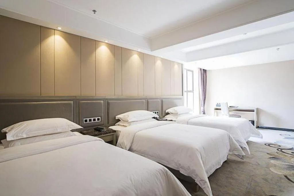 Bed in Guangzhou Rongjin hotel