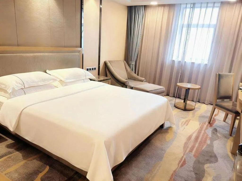 Bed in Guangzhou Rongjin hotel