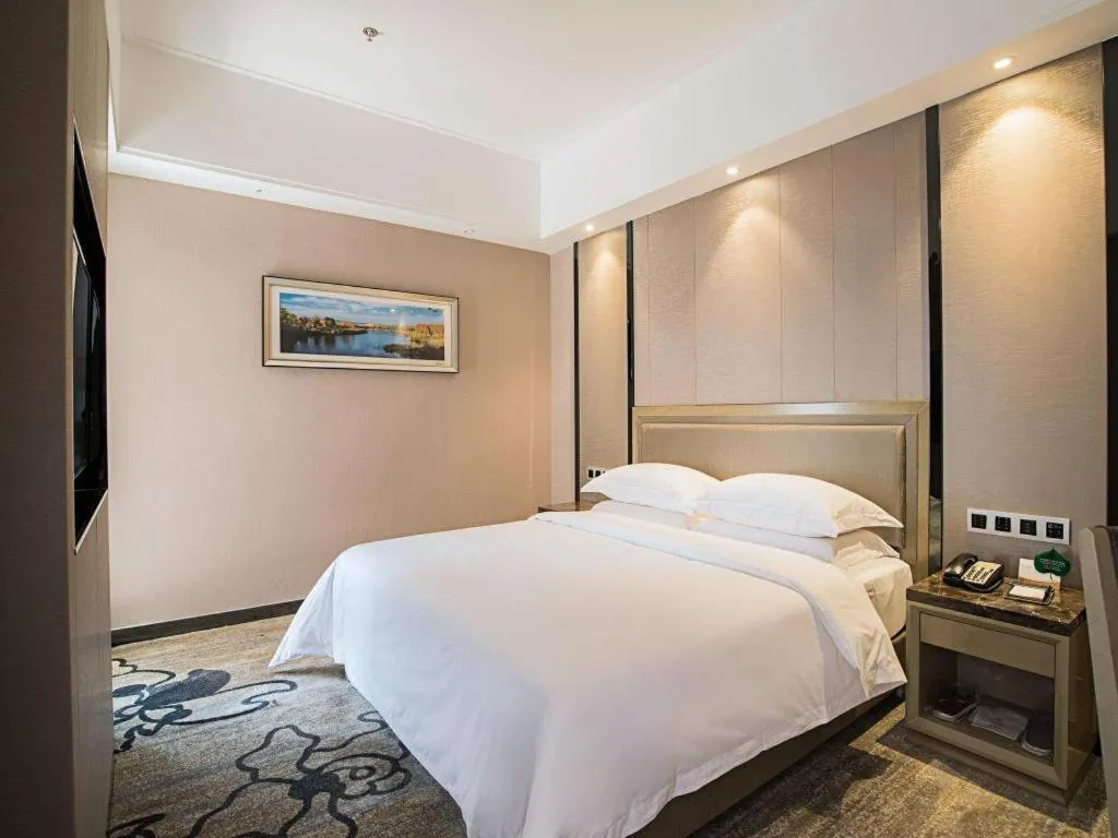 Bed in Guangzhou Rongjin hotel