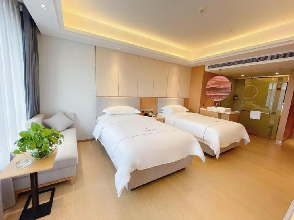 Bed in Guangzhou Rongjin hotel