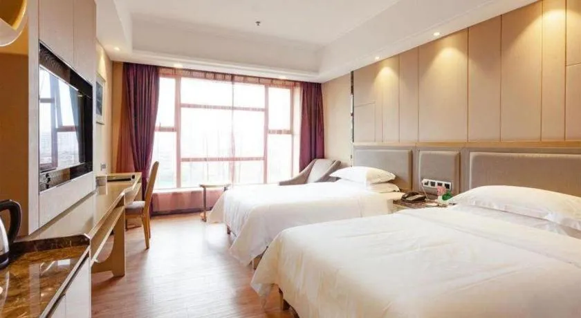 Bed in Guangzhou Rongjin hotel