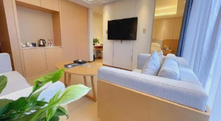 Bed in Guangzhou Rongjin hotel