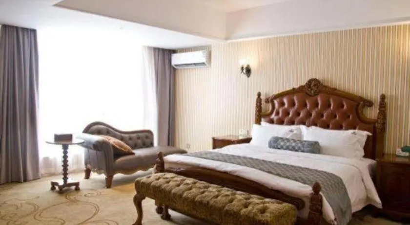 Bed in Guangzhou Impression Hotel