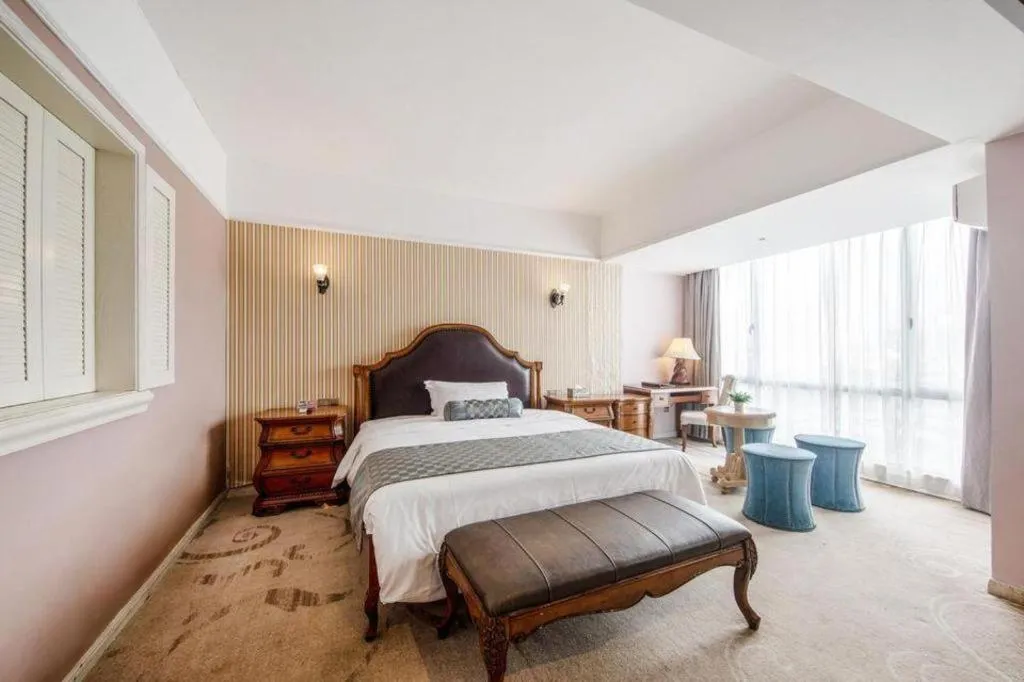 Bed in Guangzhou Impression Hotel