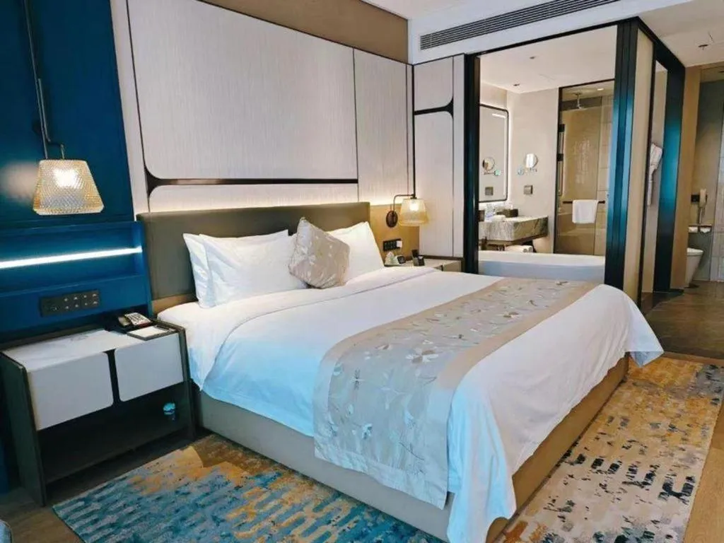 Bed in CITIC Jinling Hotel