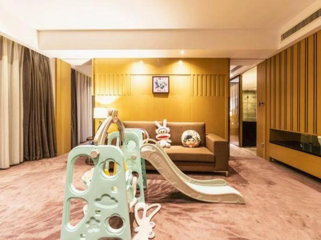 Bed in CITIC Jinling Hotel