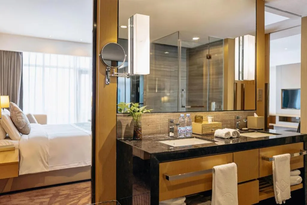 Bed in CITIC Jinling Hotel