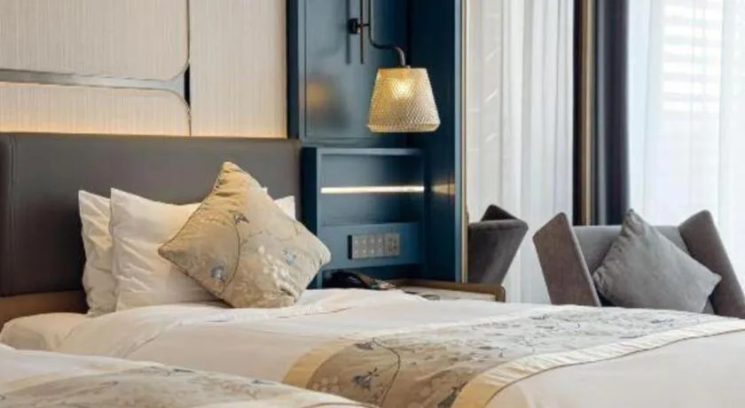 Bed in CITIC Jinling Hotel