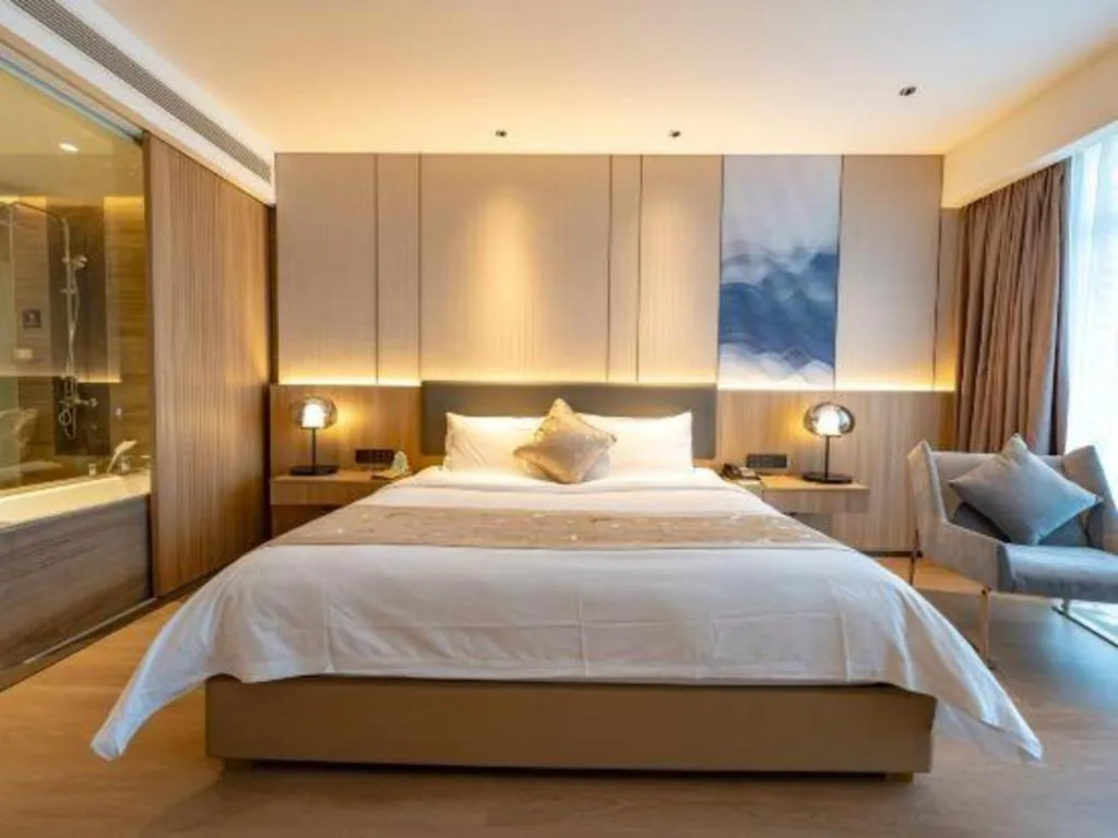 Bed in CITIC Jinling Hotel