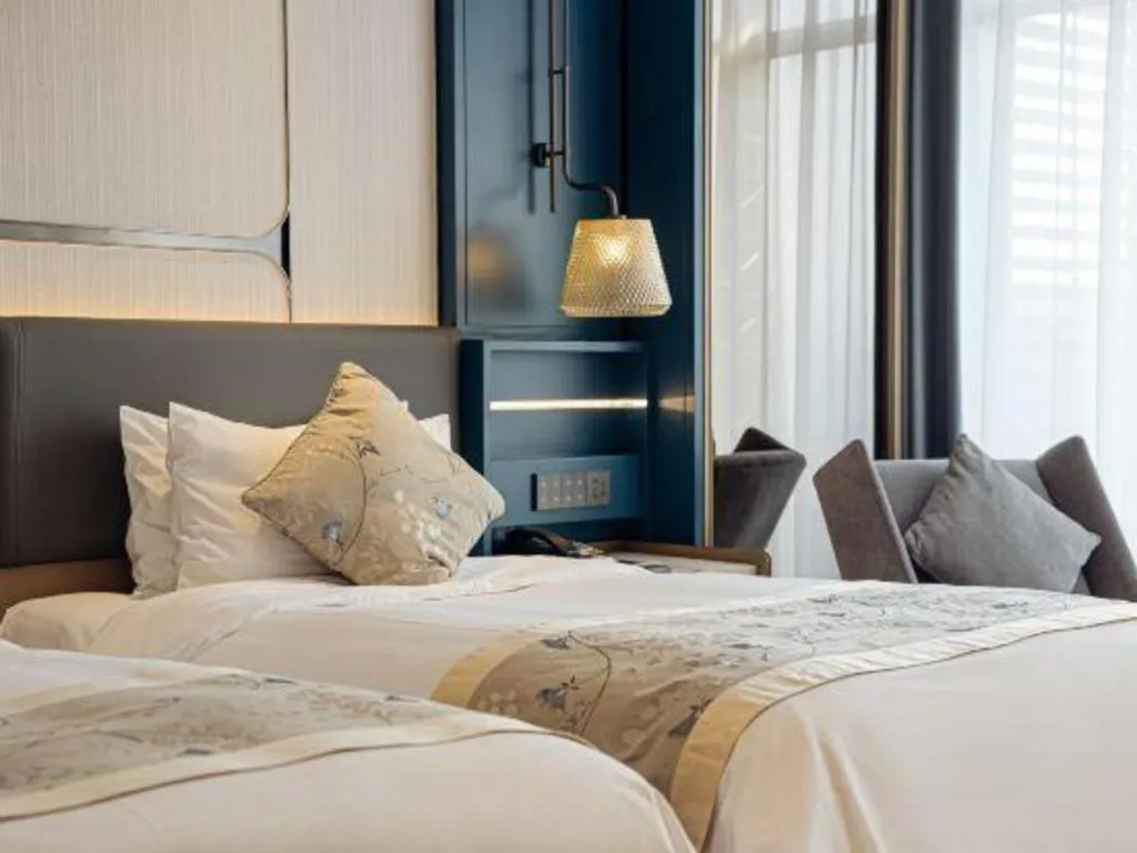 Bed in CITIC Jinling Hotel