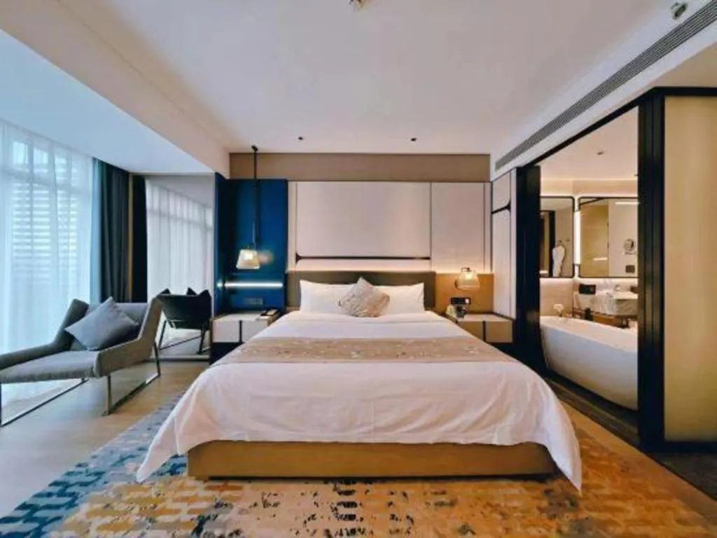 Bed in CITIC Jinling Hotel