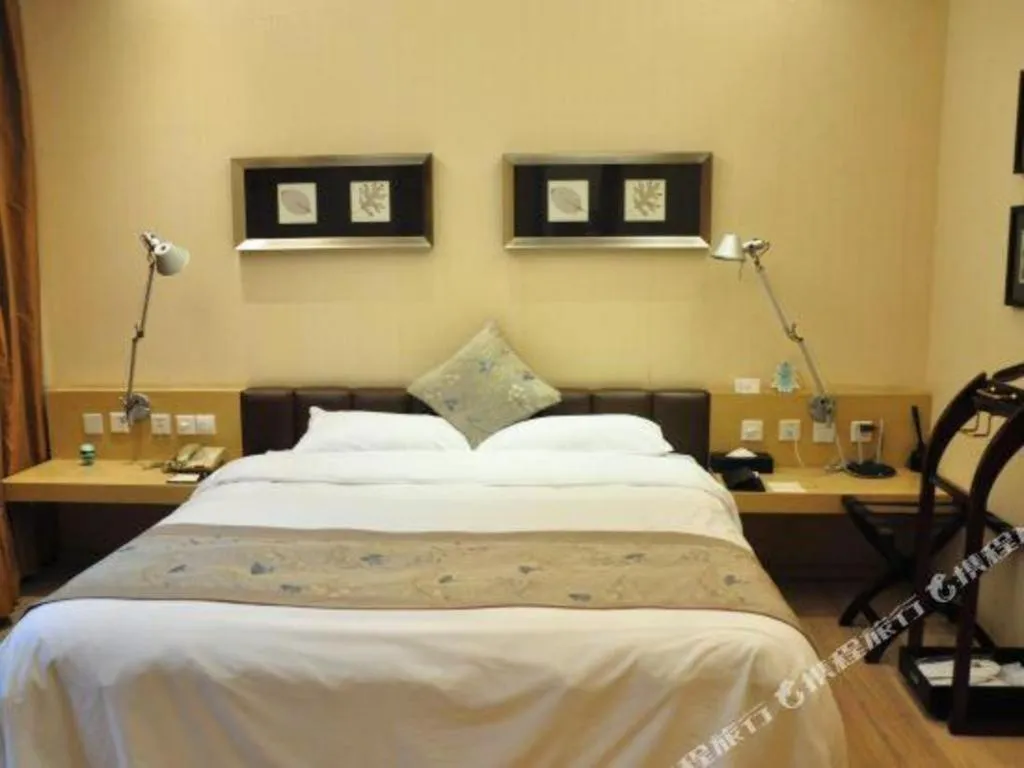 Bed in CITIC Jinling Hotel