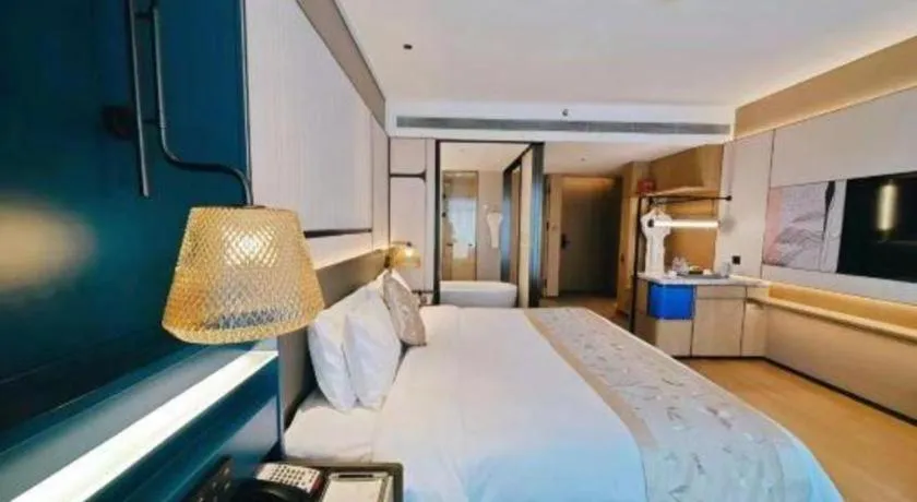 Bed in CITIC Jinling Hotel