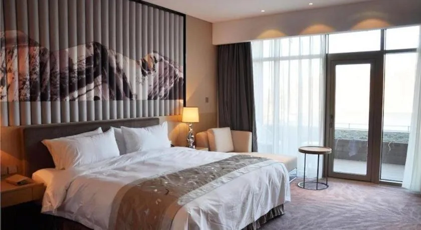 Bed in CITIC Jinling Hotel