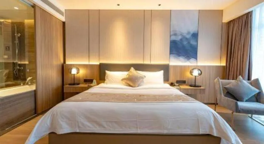 Bed in CITIC Jinling Hotel